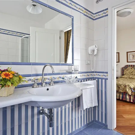 Hotel Italia 3*