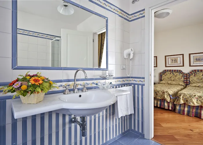 Отель Italia 3*