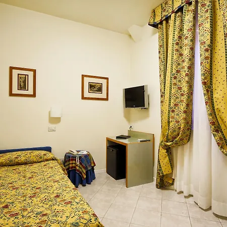 Hotell Italia 3*