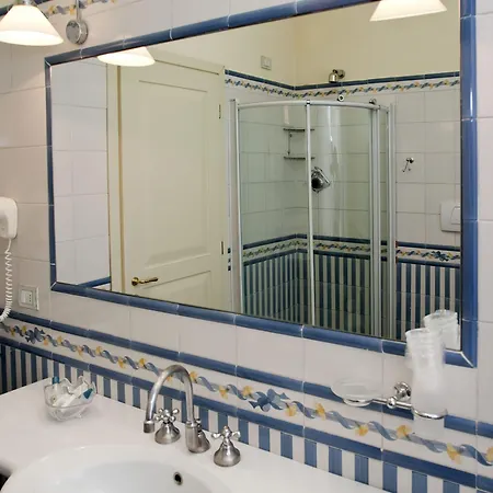 Hotell Italia 3*