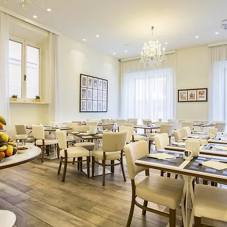 Italia Hotell 3*